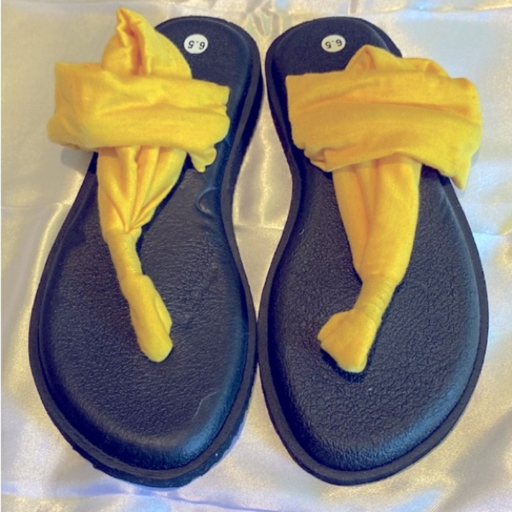 Yellow Knotted Sandals - Picture 3 of 4
